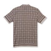 Camisa de manga corta con cuello campamento y estampado a juego
